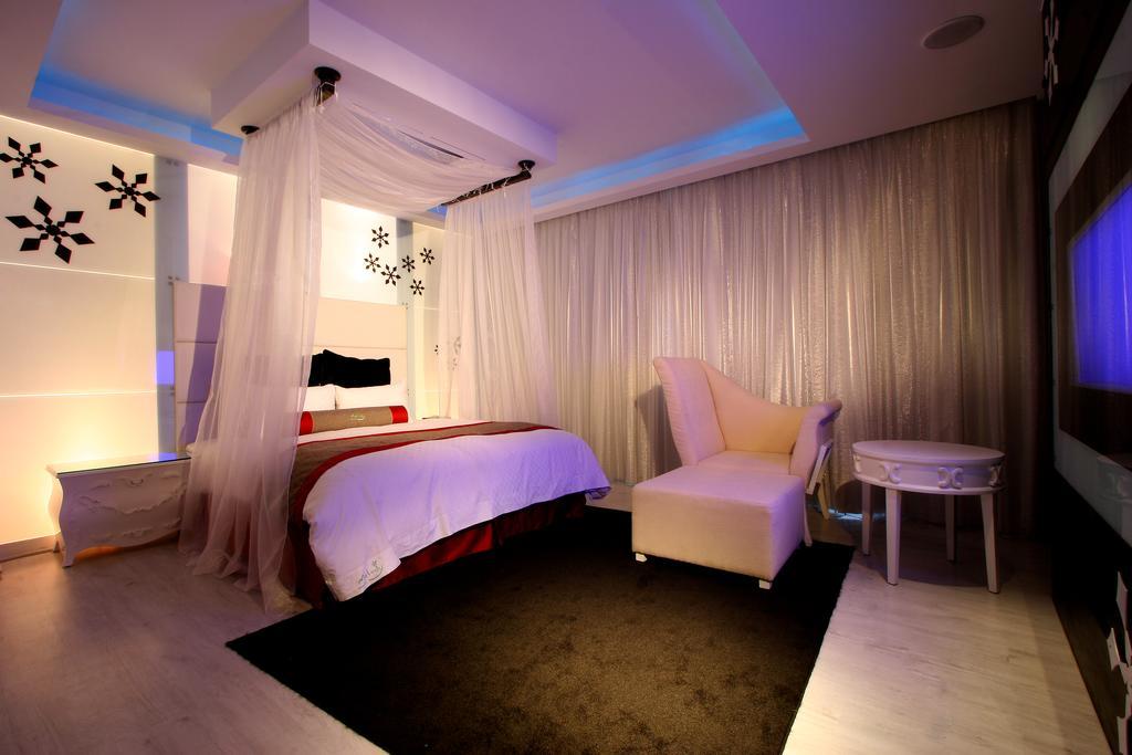 Melody Motel Кийлунг Екстериор снимка